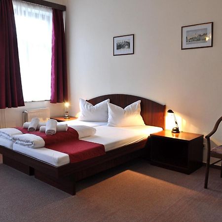 Hotel U Bileho Kone Loket Szoba fotó