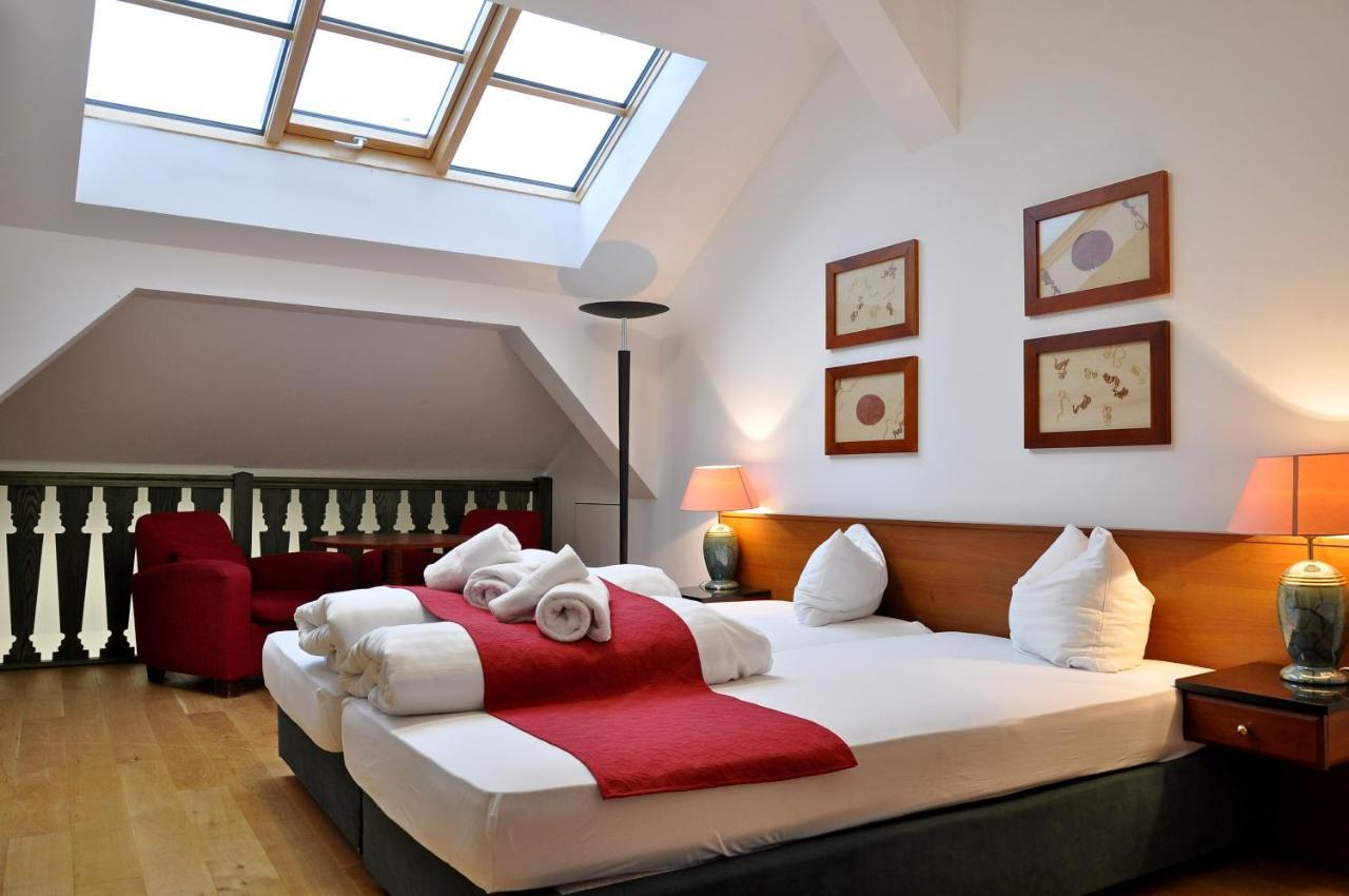 Hotel U Bileho Kone Loket Kültér fotó