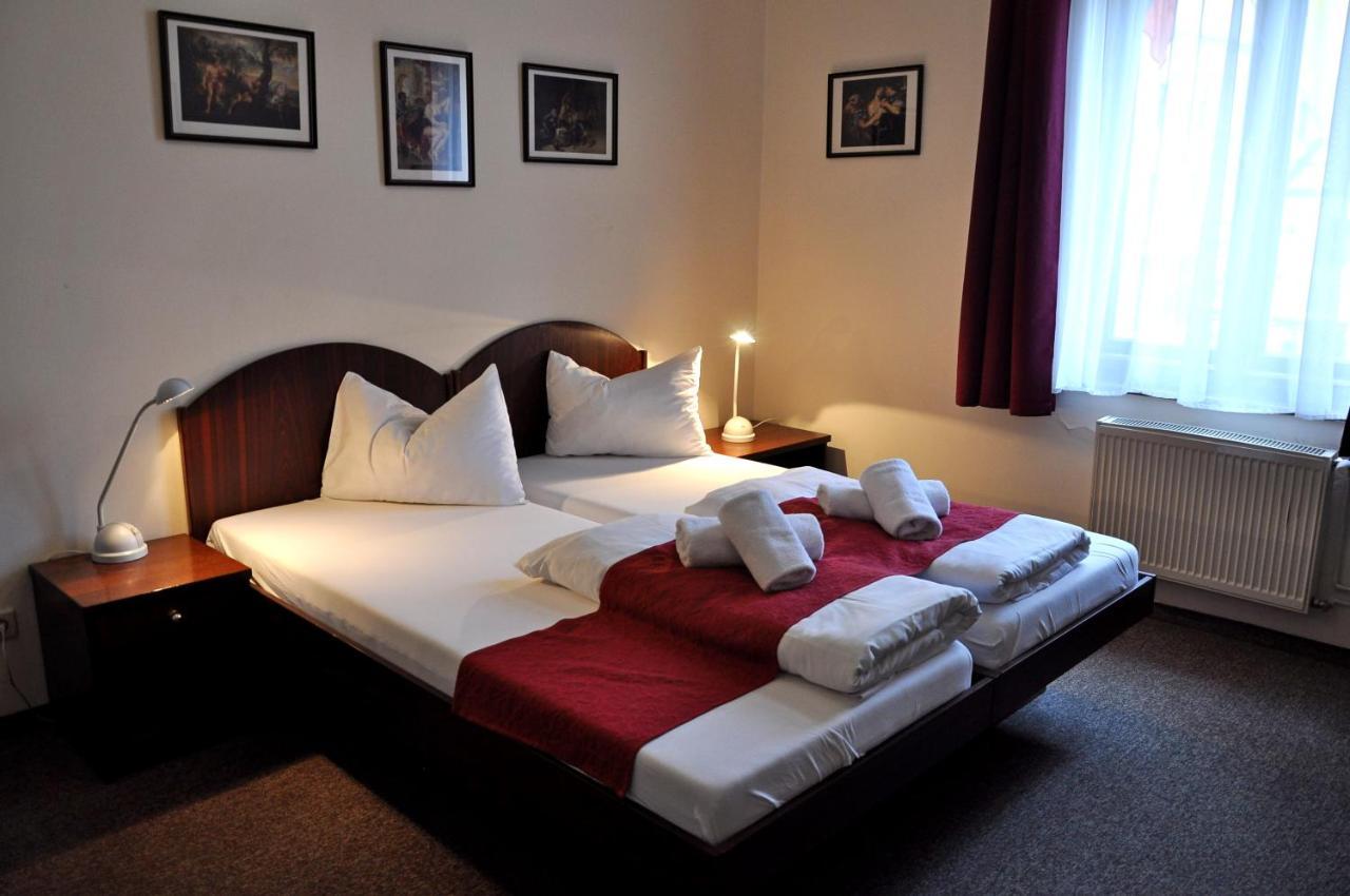 Hotel U Bileho Kone Loket Kültér fotó