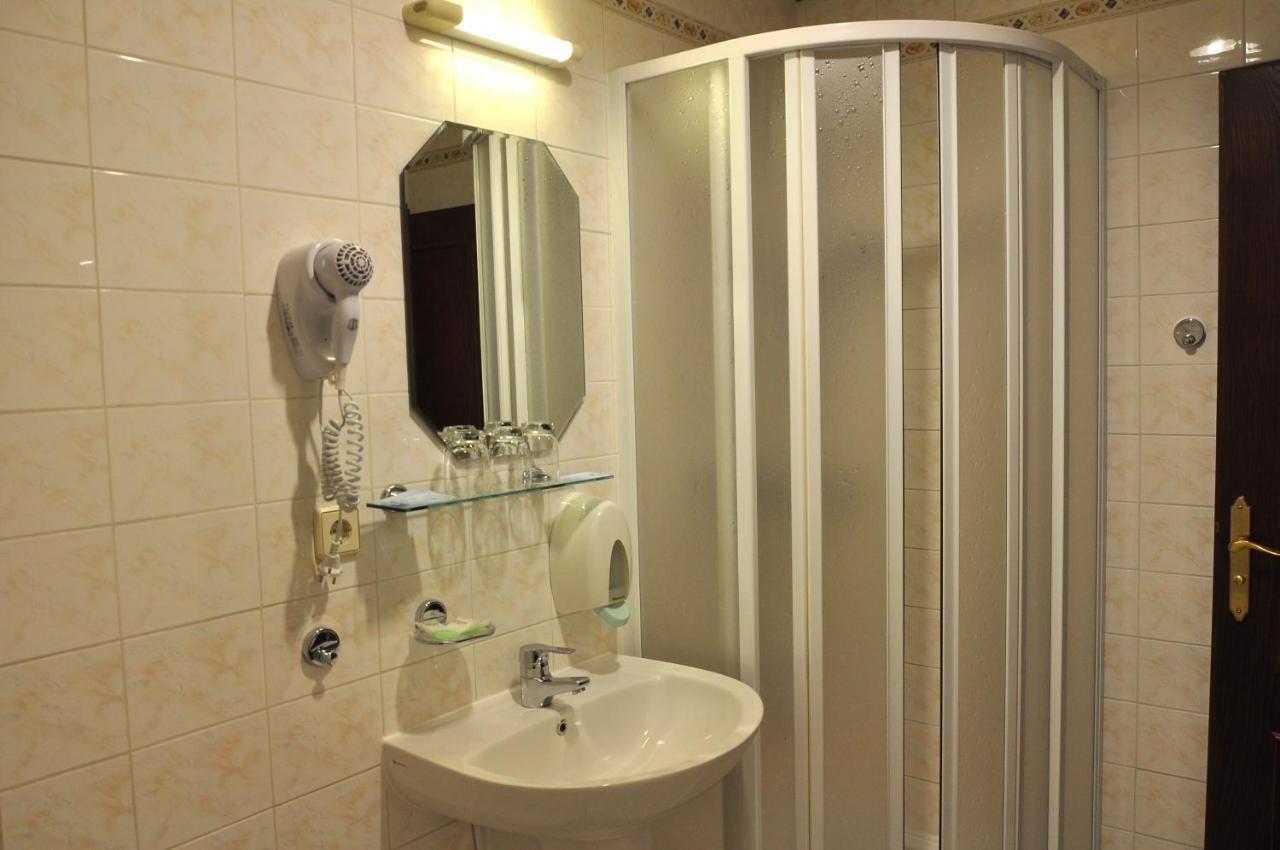 Hotel U Bileho Kone Loket Kültér fotó