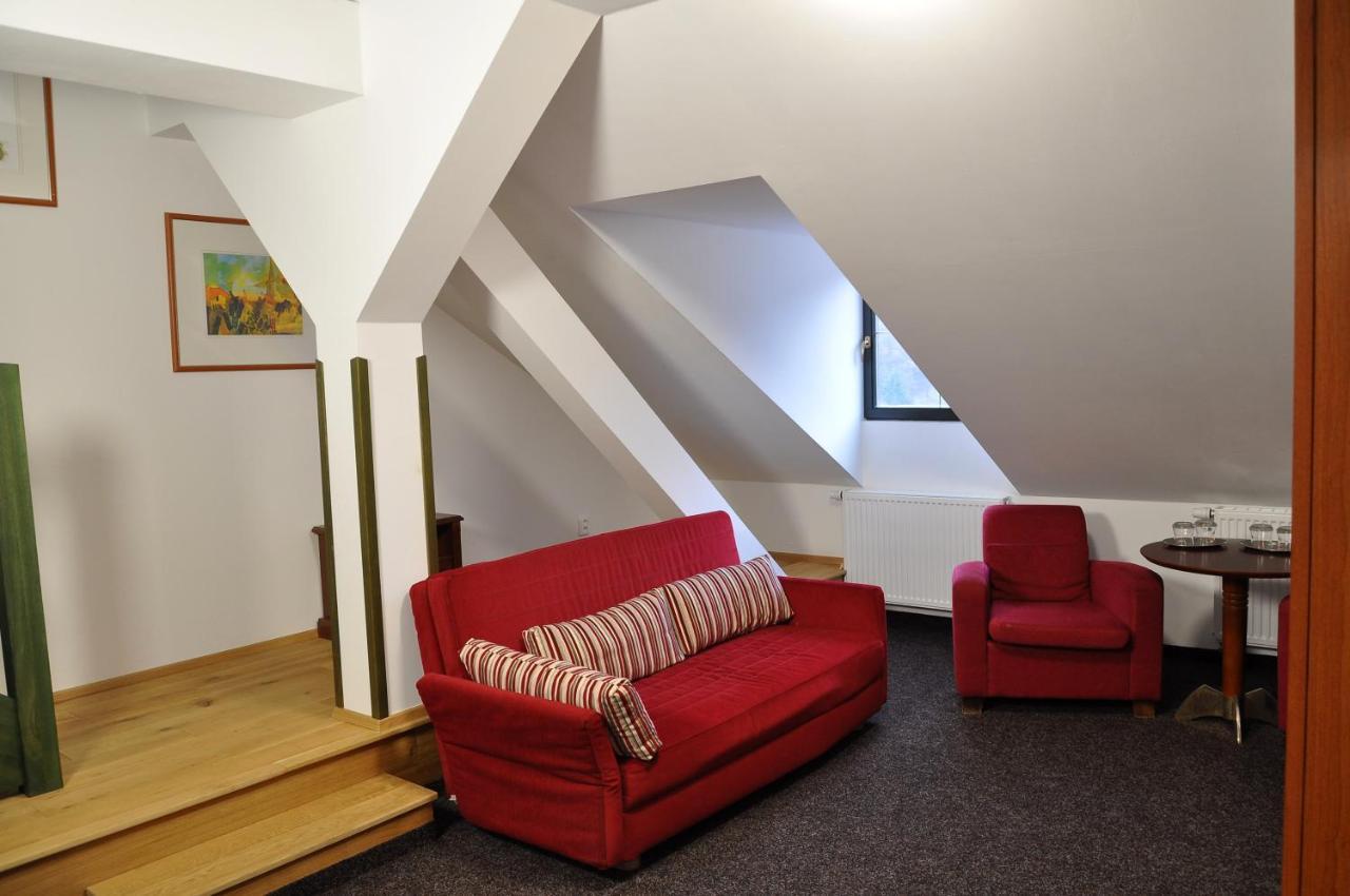 Hotel U Bileho Kone Loket Kültér fotó