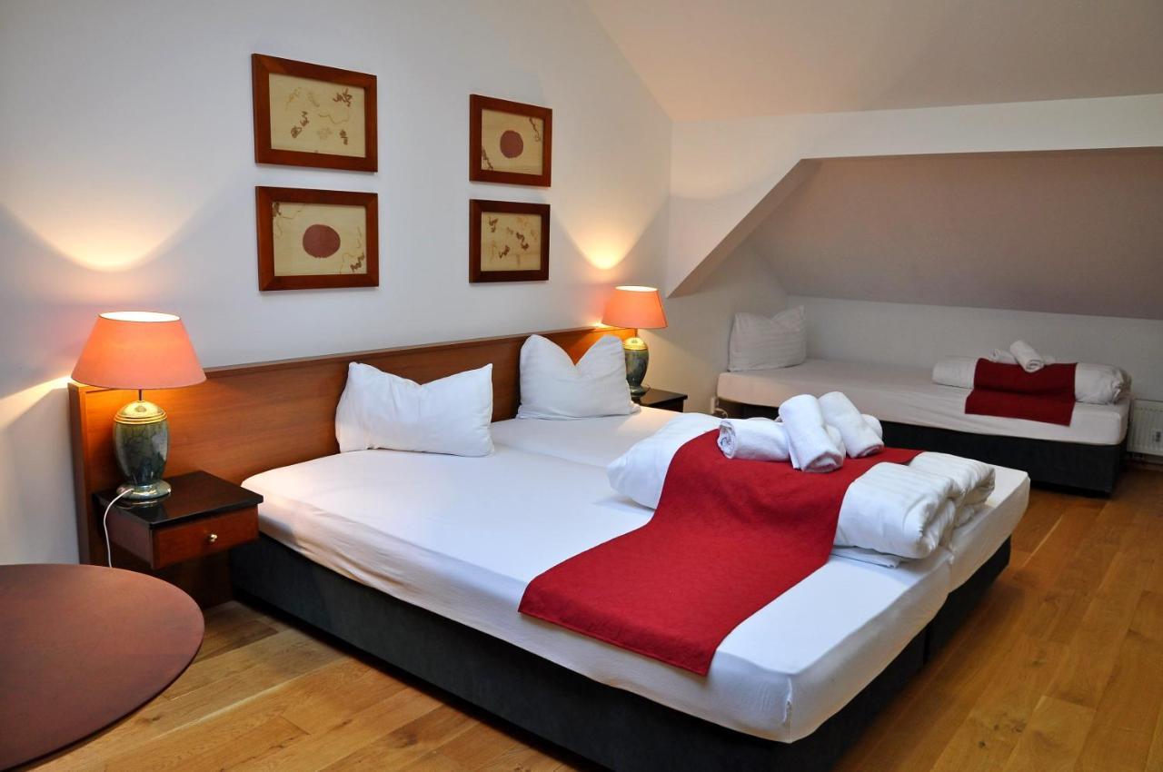 Hotel U Bileho Kone Loket Kültér fotó