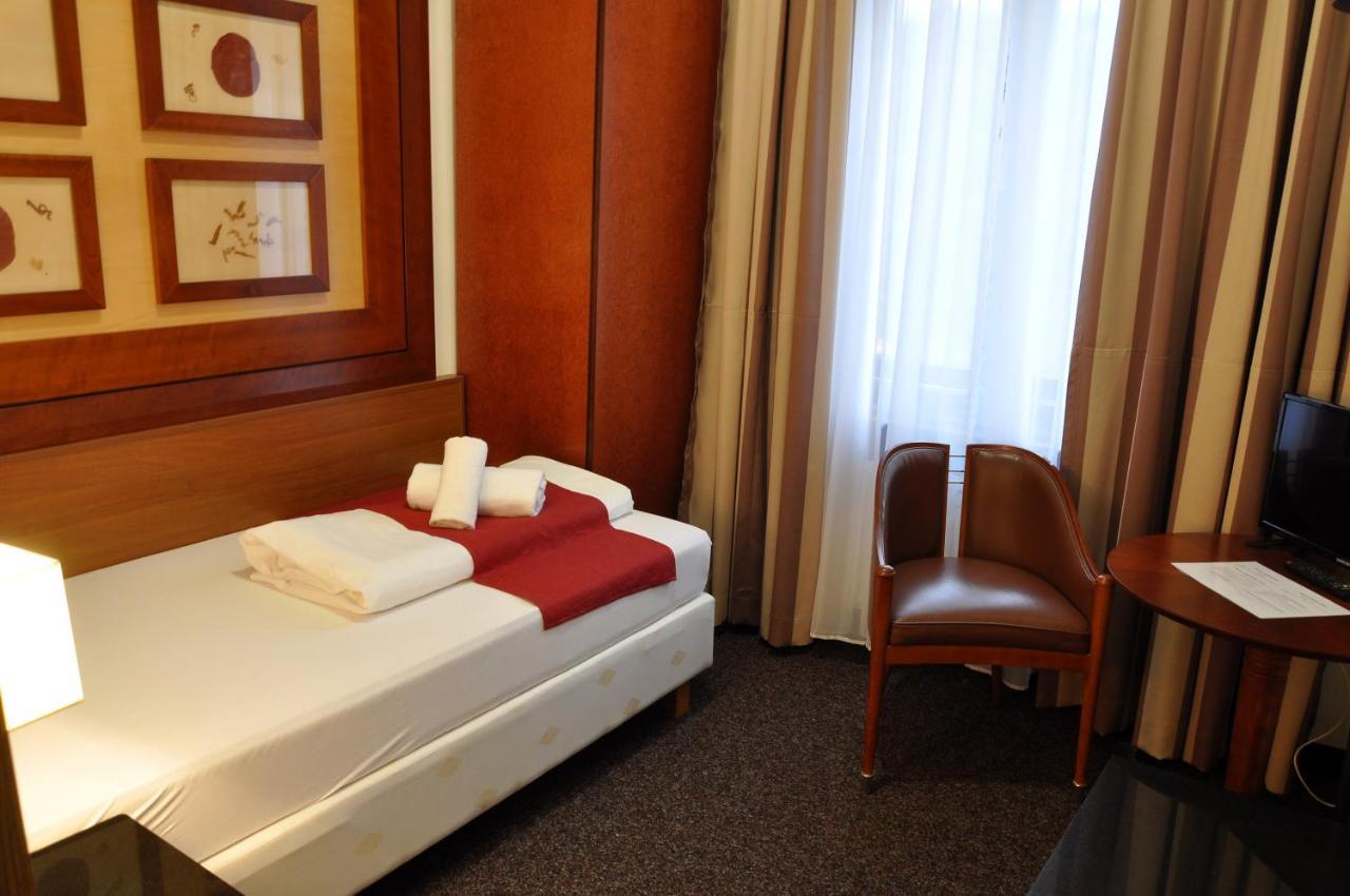 Hotel U Bileho Kone Loket Kültér fotó