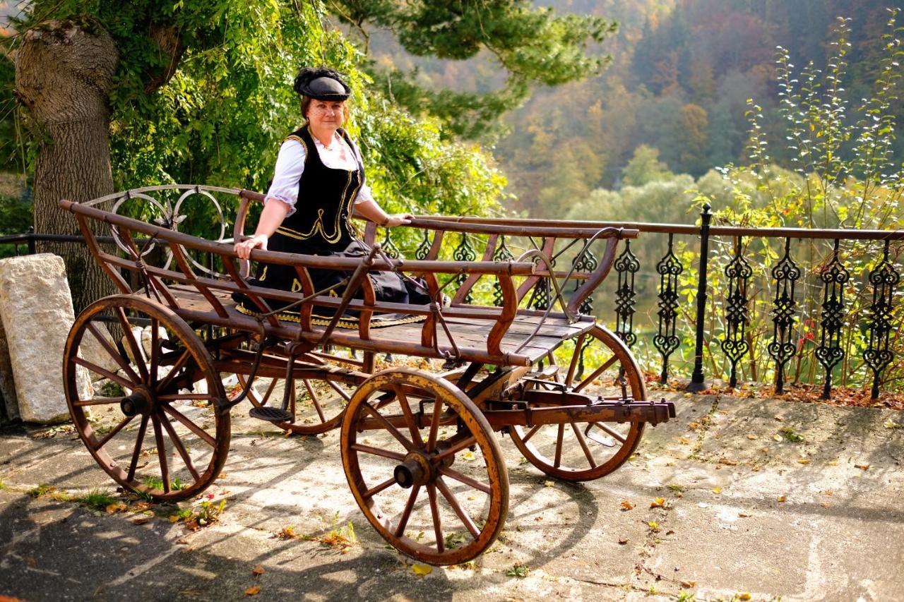 Hotel U Bileho Kone Loket Kültér fotó