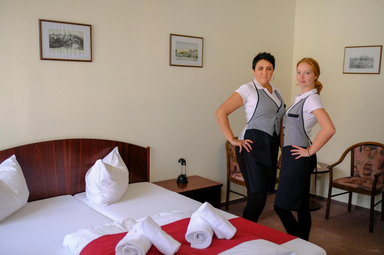 Hotel U Bileho Kone Loket Kültér fotó