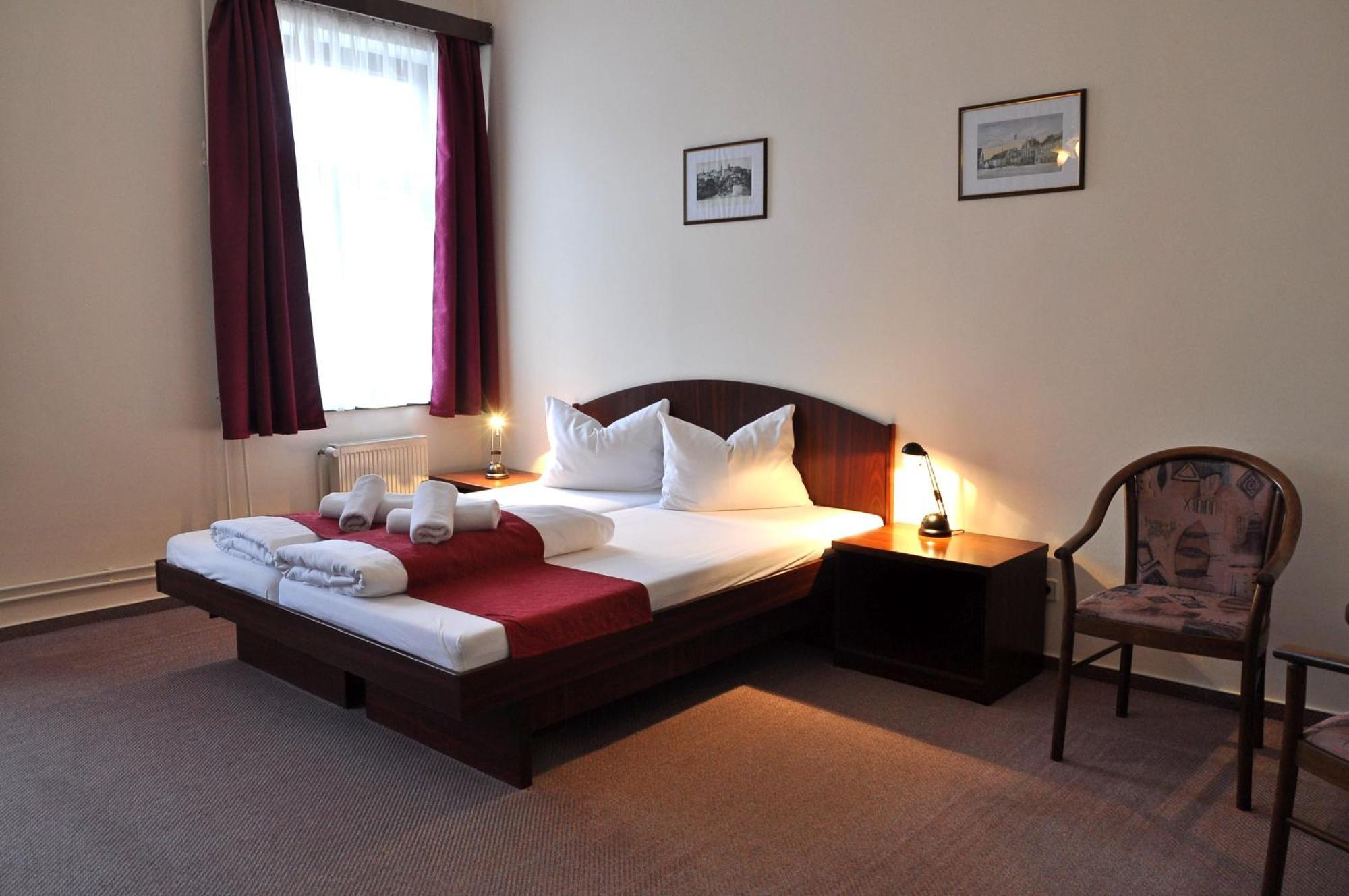 Hotel U Bileho Kone Loket Szoba fotó